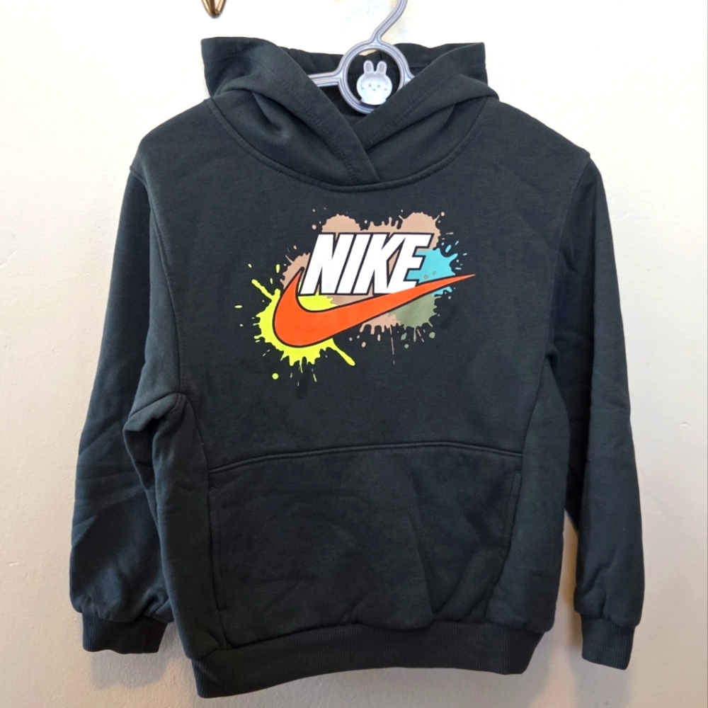 🟢Nike Fleece Pullover Hoodie – Size 6–7 Years